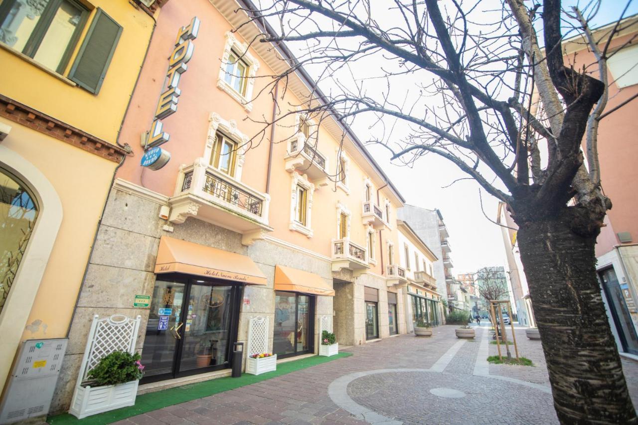 Hotel Nuovo Rondo セスト・サン・ジョヴァンニ エクステリア 写真
