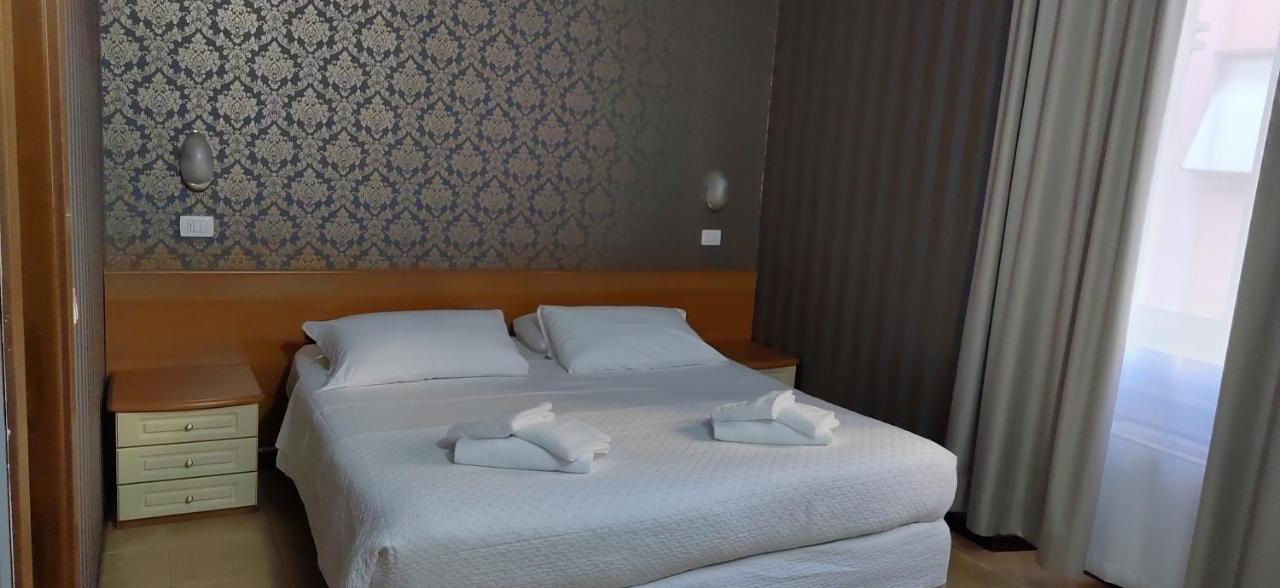 Hotel Nuovo Rondo セスト・サン・ジョヴァンニ エクステリア 写真