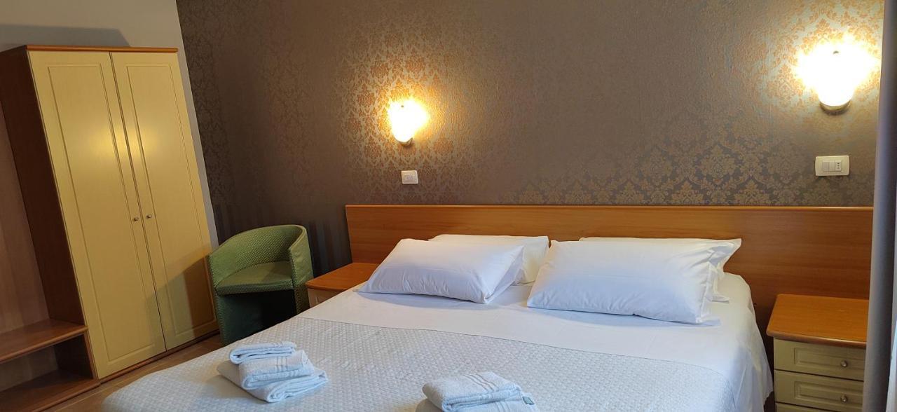 Hotel Nuovo Rondo セスト・サン・ジョヴァンニ エクステリア 写真