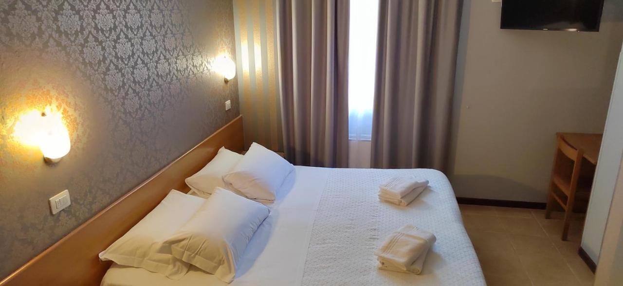 Hotel Nuovo Rondo セスト・サン・ジョヴァンニ エクステリア 写真