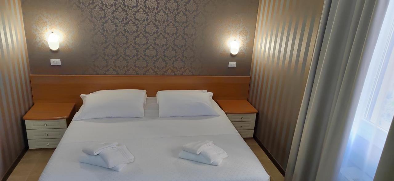 Hotel Nuovo Rondo セスト・サン・ジョヴァンニ エクステリア 写真