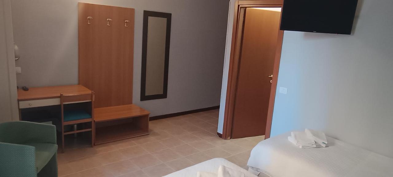 Hotel Nuovo Rondo セスト・サン・ジョヴァンニ エクステリア 写真