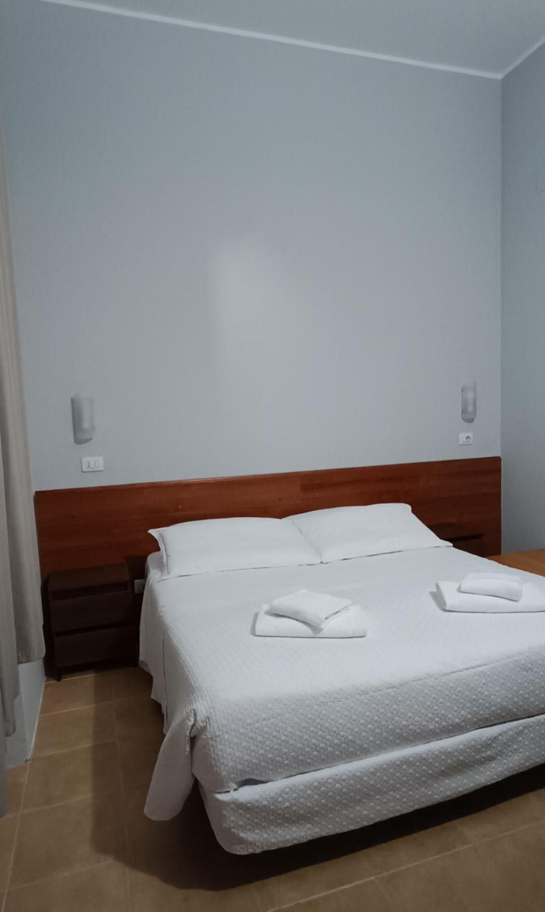 Hotel Nuovo Rondo セスト・サン・ジョヴァンニ 部屋 写真